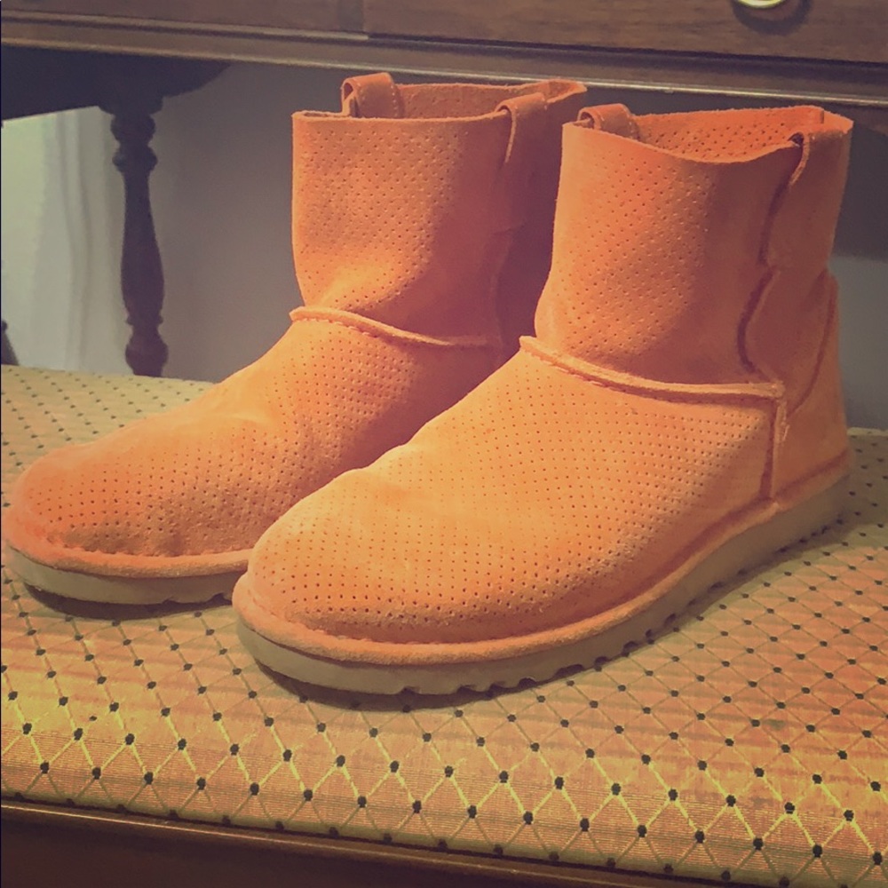 Warmer Weather Light - Weight Uggs in Opal
